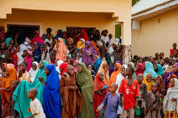 Comment organiser un club de lecture inclusif pour les personnes avec déficiences visuelles ?